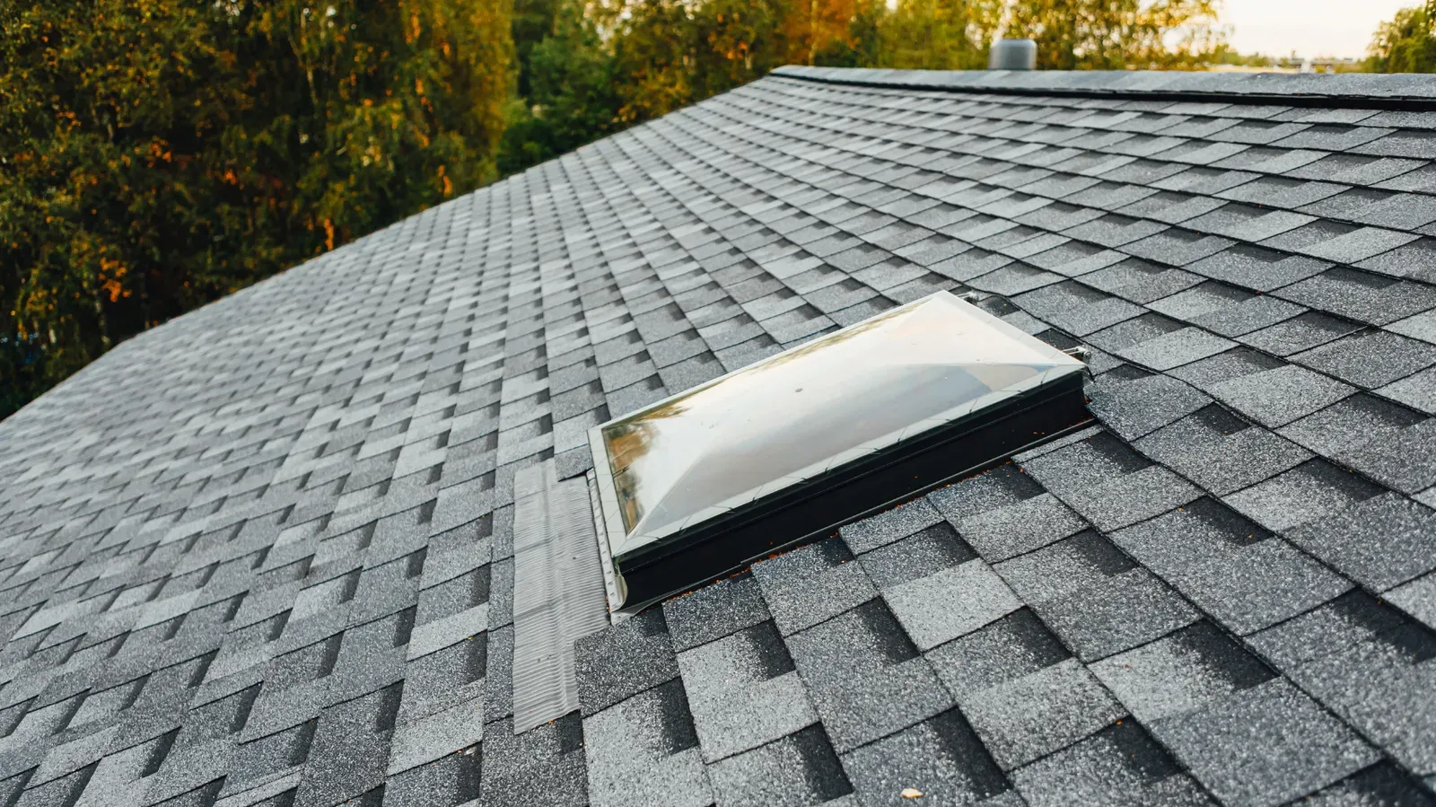 Asphalt shingle roof surface